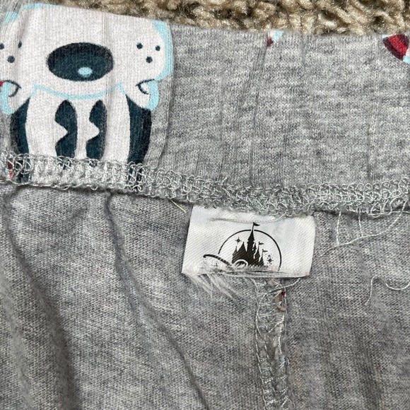 Disney Store Mickey Mouse & Friends Grey Holiday Pajamas Set L Hot Cocoa Mugs - Picture 5 of 10